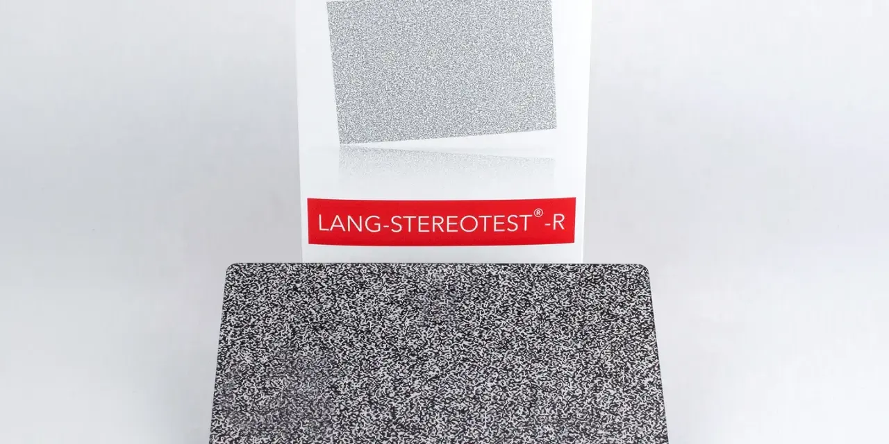 Karta testowa Lang-Stereotest z czerwonym paskiem i wzorem w kropki.