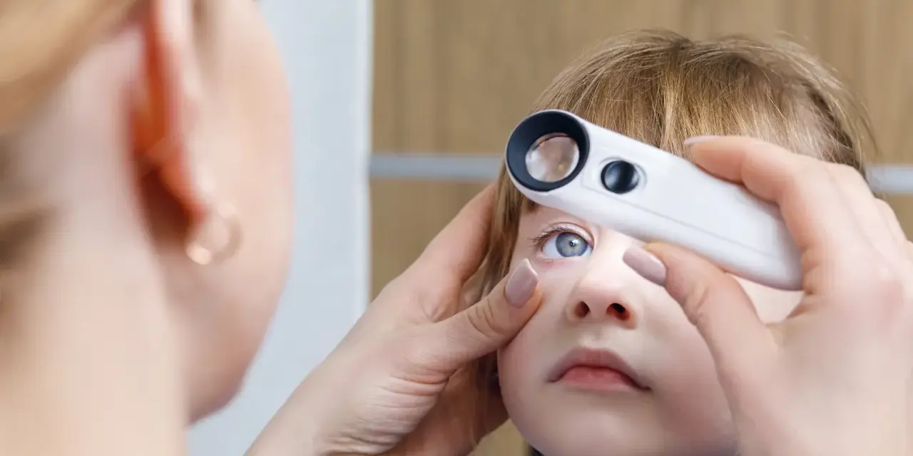 Astygmatyzm u dziecka: Kiedy okulary ratują wzrok?