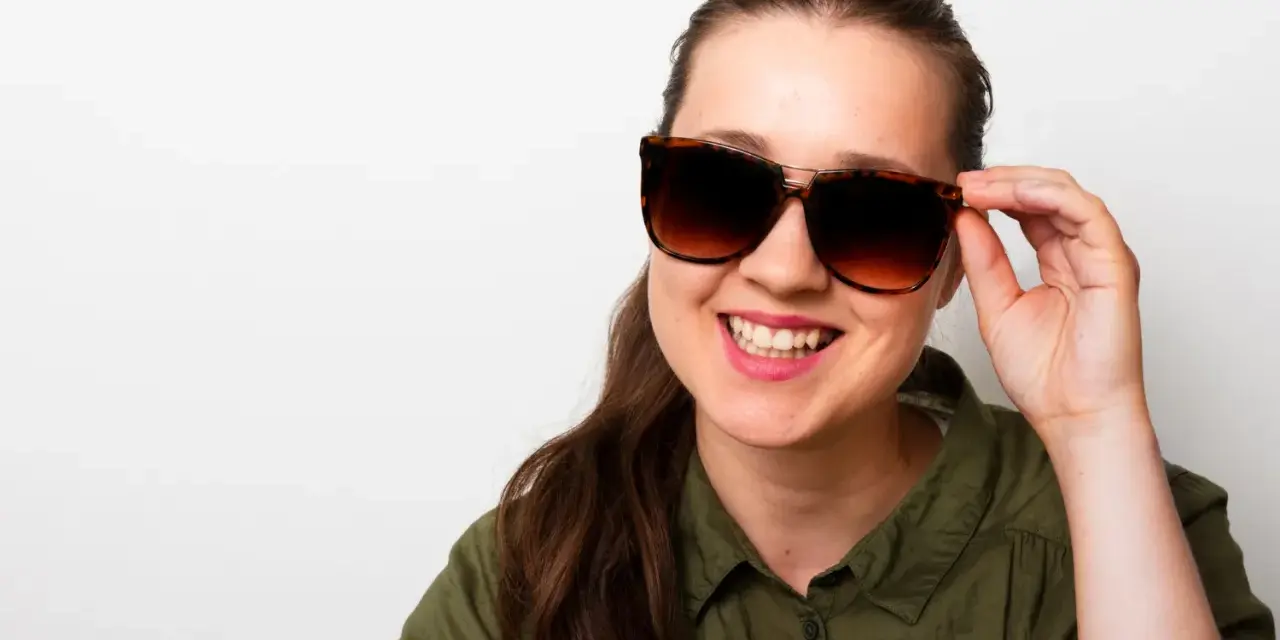 Polaryzacja czy fotochrom? Które okulary wybrać? Poradnik eksperta