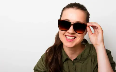 Polaryzacja czy fotochrom? Które okulary wybrać? Poradnik eksperta