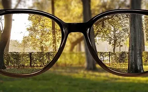 Kiedy okulary są konieczne przy krótkowzroczności? Od ilu dioptrii?