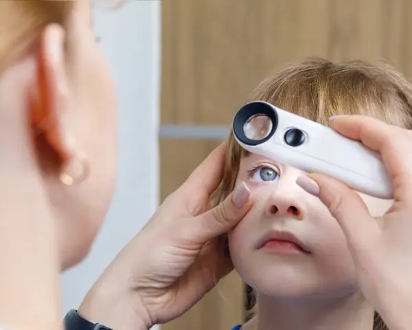 Astygmatyzm u dziecka: Kiedy okulary ratują wzrok?
