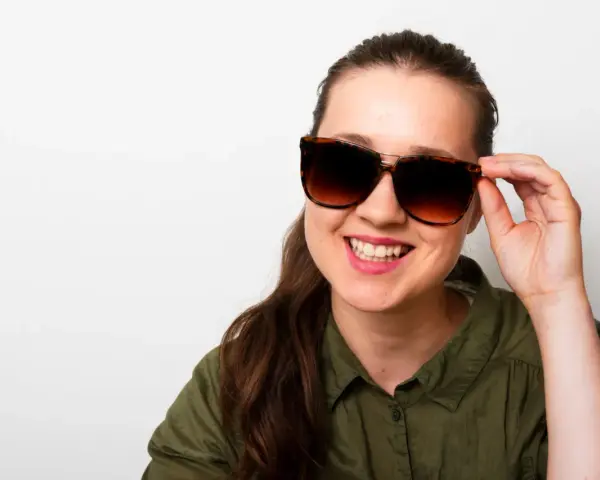 Polaryzacja czy fotochrom? Które okulary wybrać? Poradnik eksperta
