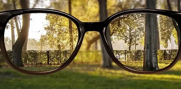 Kiedy okulary są konieczne przy krótkowzroczności? Od ilu dioptrii?