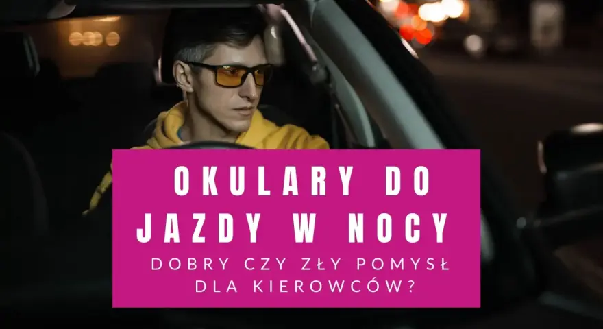 Mężczyzna w okularach do jazdy nocą siedzi za kierownicą samochodu.