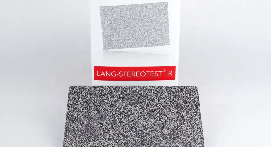 Karta testowa Lang-Stereotest z czerwonym paskiem i wzorem w kropki.