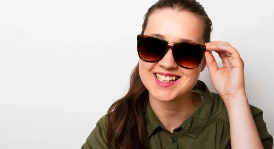 Polaryzacja czy fotochrom? Które okulary wybrać? Poradnik eksperta